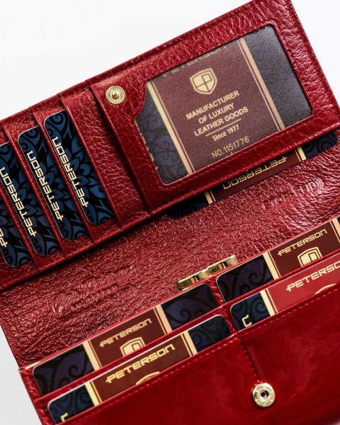 Elegancki portfel damski z wężowym wzorem — Peterson