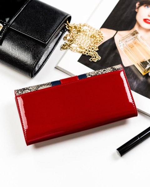 Elegancki portfel damski z wężowym wzorem — Peterson