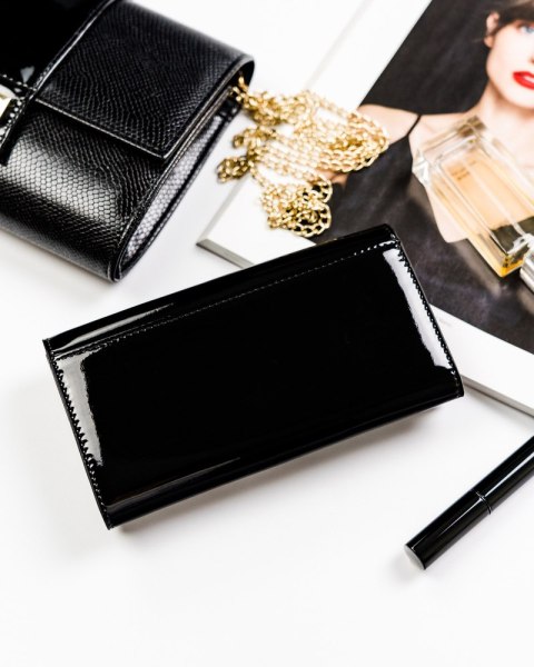 Czarny portfel damski skórzany z akcentem — Peterson