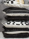  2 poduszki dekoracyjne w jodełkę 45 x 45 cm czarno-białe HELCONIA Lumarko!