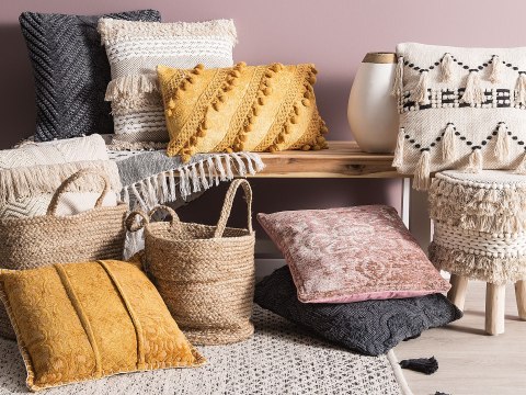  2 poduszki dekoracyjne tłoczone 45 x 45 cm żółte KAVALAM