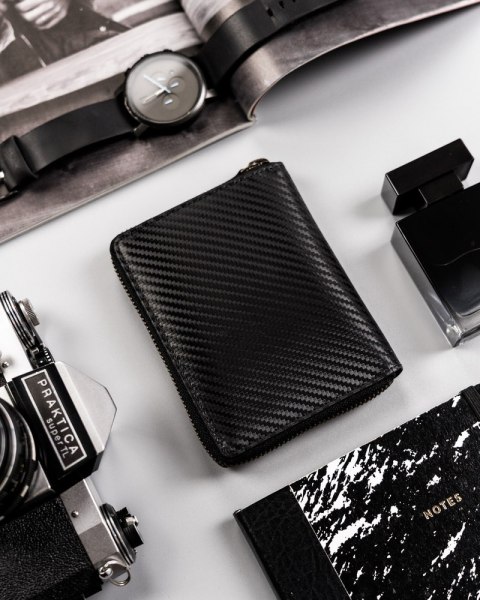 Skórzany portfel na zamek z powłoką carbon — Peterson