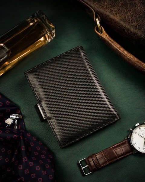 Skórzany portfel męski w orientacji pionowej zamykany na zatrzask — Peterson Lumarko!