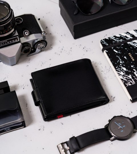 Skórzany portfel męski z ozdobnym paskiem — Rovicky Lumarko!