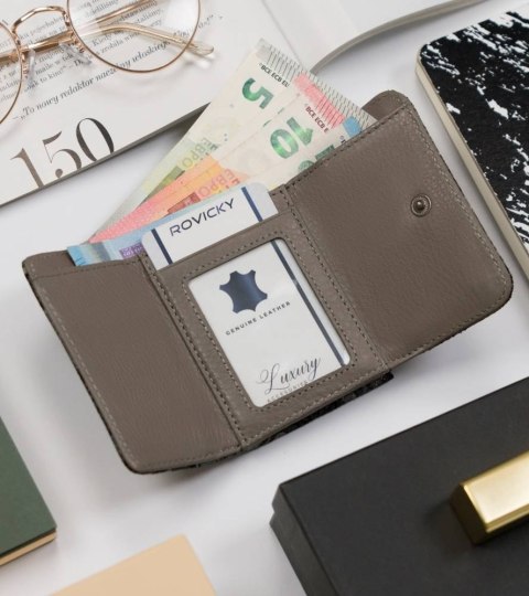 Portmonetka damska ze skóry naturalnej ze wzorem motyli — Lorenti Lumarko!