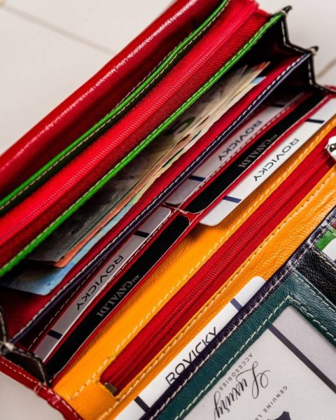 Skórzany portfel damski w orientacji poziomej na zatrzask — Rovicky Lumarko!