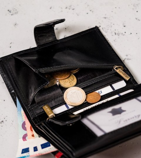 Elegancki portfel męski z wysokojakościowej skóry naturalnej — Rovicky Lumarko!