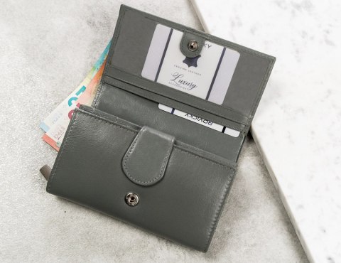 Klasyczny skórzany portfel damski z klapą na zatrzask — Cavaldi Lumarko!