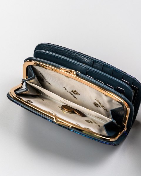 Skórzany Portfel Damski Zdobiony Holograficznymi Motylami Lumarko!