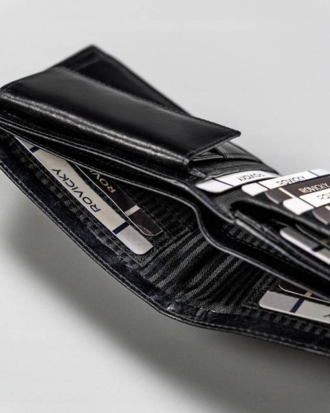 Elegancki, skórzany portfel męski Lumarko!