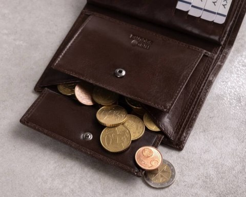 Elegancki portfel męski ze skóry naturalnej, bez zapięcia - Rovicky Lumarko!