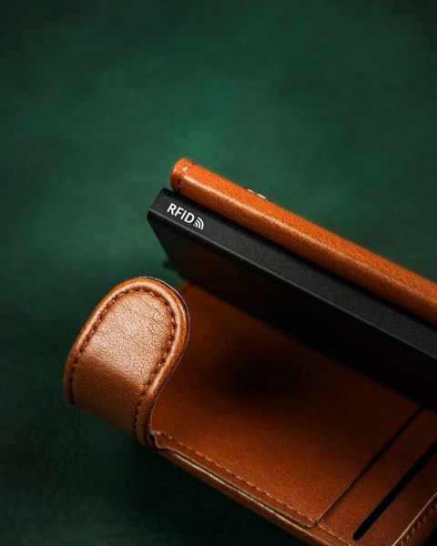 Skórzany portfel damski z podajnikiem kart - Peterson Lumarko!