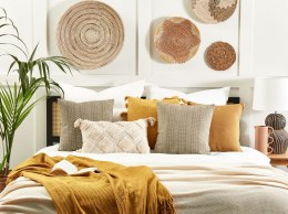 Bawełniana poduszka dekoracyjna w geometryczny wzór 45 x 45 cm beżowoszara SENECIO Lumarko!