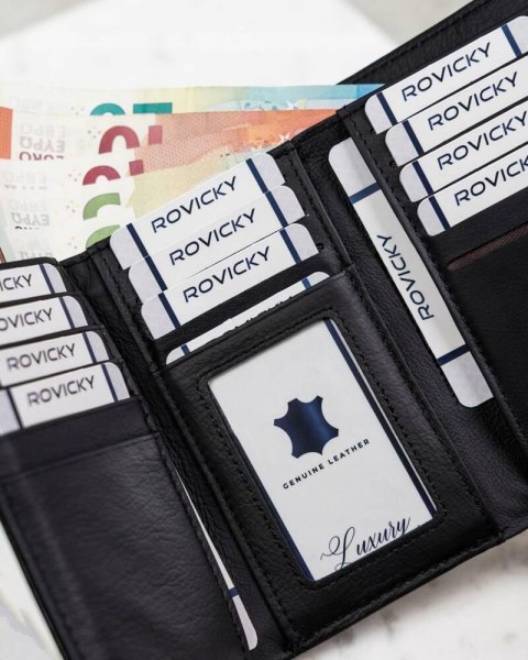 Skórzany portfel damski średnich rozmiarów Lumarko!