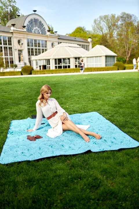 Materiałowy koc piknikowy z wodoodporną izolacją Lumarko!