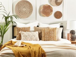 Bawełniana poduszka dekoracyjna geometryczny wzór 45 x 45 cm beżowo-biała BANYAN
