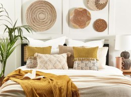 Bawełniana poduszka dekoracyjna w geometryczny wzór 45 x 45 cm biało-żółta WOODI
