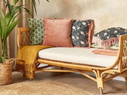 Welurowa poduszka dekoracyjna wzór w romby 45 x 45 cm różowa RHODOCOMA Lumarko!