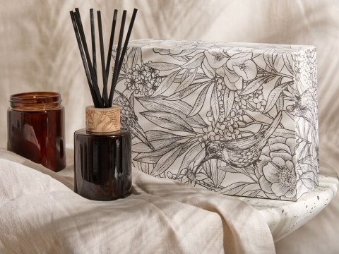 Zestaw zapachowy świeca sojowa i dyfuzor z patyczkami złoty bursztyn DARK ELEGANCE