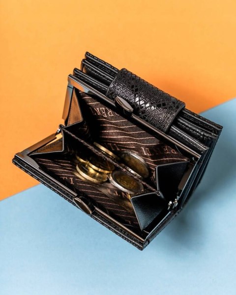 Mały, skórzany portfel damski na zatrzask i bigiel Lumarko!