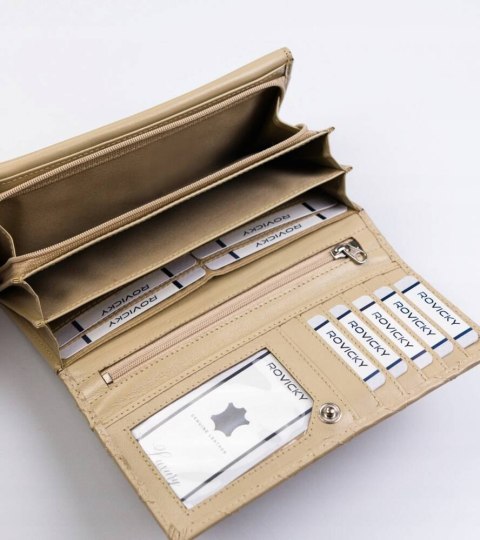 Skórzany portfel damski w orientacji poziomej na zatrzask Lumarko!