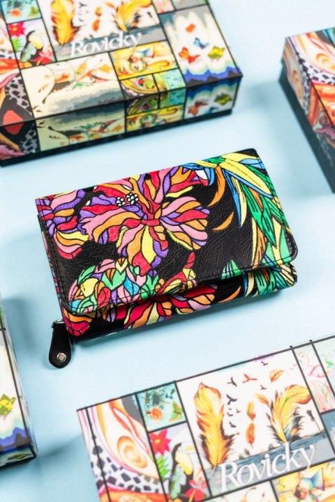 Pojemny, skórzany portfel damski na zatrzask Lumarko!