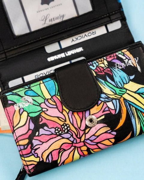 Pojemny, skórzany portfel damski na zatrzask Lumarko!