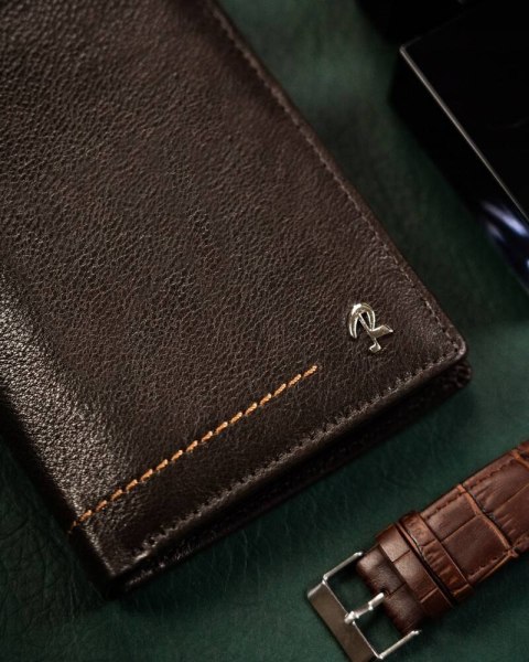 Pionowy portfel męski ze skóry naturalnej Lumarko!