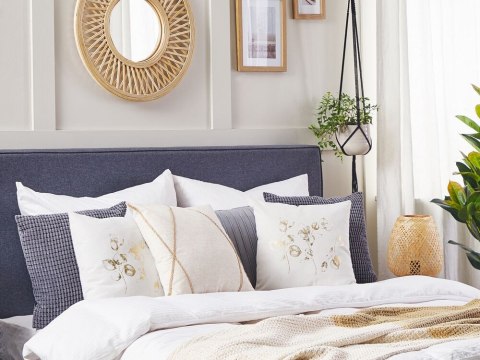 Zestaw 2 poduszek dekoracyjnych GOMPHRENA 45 x 45 cm Jasnobeżowy Wzór roślinny