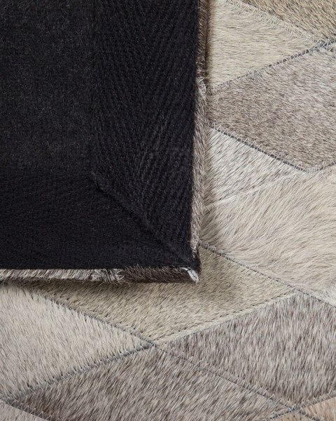 Dywan patchwork skórzany 140 x 200 cm biało-szary MALDAN