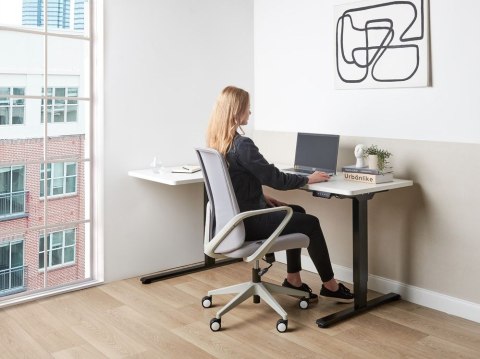 Biurko narożne lewe regulowane elektrycznie 160 x 59 cm czarno-białe DESTINES