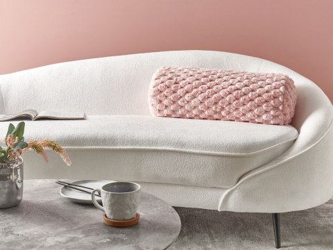 Poduszka dekoracyjna LINDEN Sztuczne futro 22 x 60 cm Różowy Jednolity