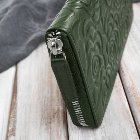 Ciemnozielony portfel damski skórzany z tłoczeniem kwiatowym RFID Paolo Peruzzi AL-13-GB