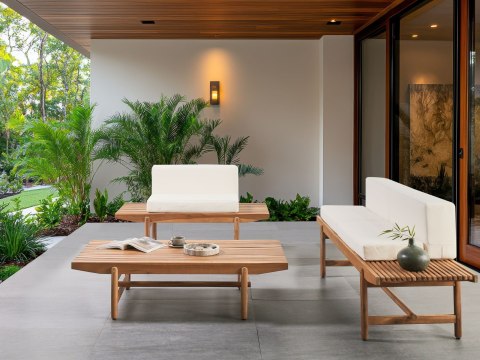 Ławka ogrodowa z poduchą GIAVENO 210 cm Drewno akacjowe Złamana biel